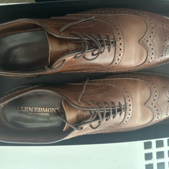 Gently worn Allen  Edmond - Picture 4 of 6